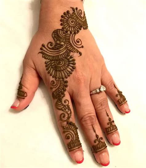 25 Simple Back Hand Mehndi Designs 2021 – SheIdeas