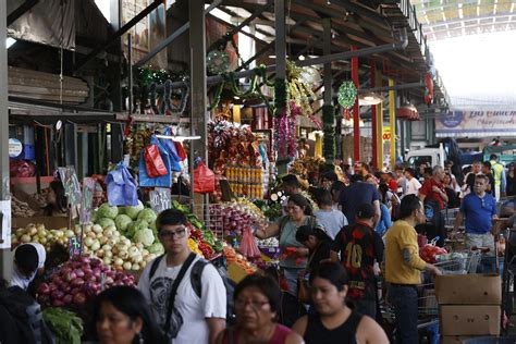 La Vega, el mercado santiaguino que resiste tendencias del turismo