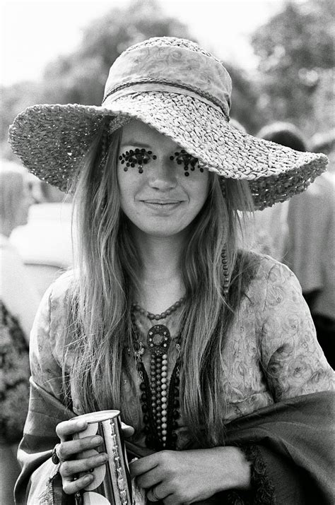 [Trending] Girls From Woodstock 1969 Show The Origin Of Todays Fashion | The Viral Sharer