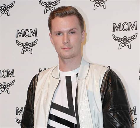 Conrad Hughes Hilton: 5 facts to know about Paris Hilton's brother (2022)