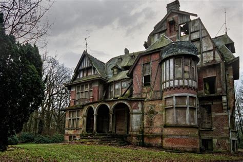 Old Abandoned Mansion. : creepy