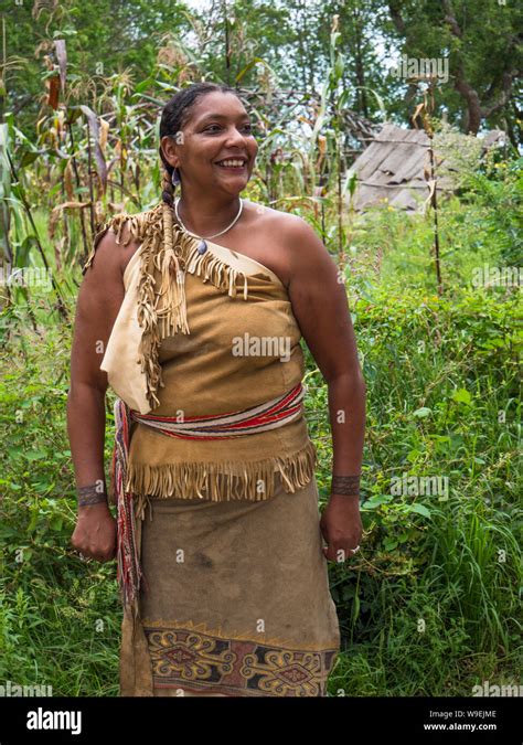 Wampanoag woman in traditional clothes near a corn field Stock Photo - Alamy