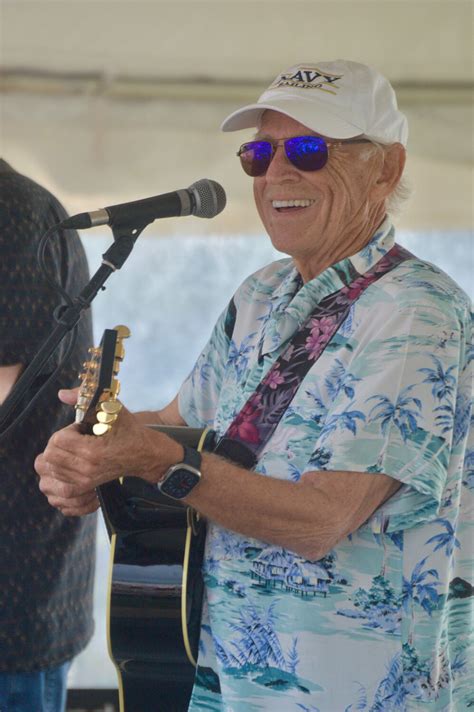 Jimmy Buffett surprises ‘Parrotheads’ in Portsmouth | EastBayRI.com ...