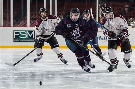 Hockey Team Rolls to Victory – The Panel Online