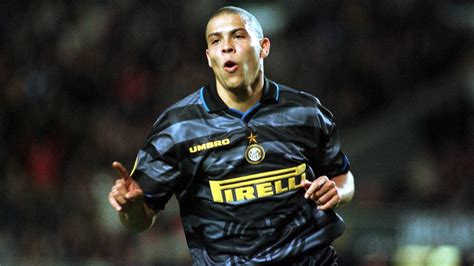 Inter: 20 anni fa arrivava Ronaldo, oggi non c'è nemmeno un nome per ...