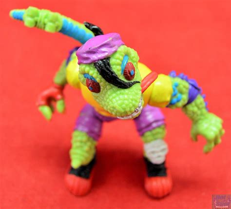 Hot Spot Collectibles and Toys - 1990 Mondo Gecko Action Figure w/ Accessory