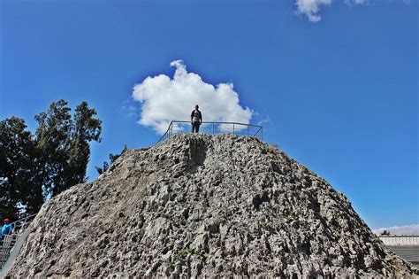 Cuexcomate: A Dead Volcano You Can Climb Into | Amusing Planet