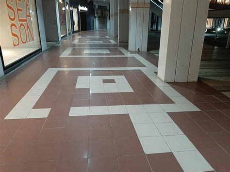 These are the floor tiles of my local shopping mall : r/mildlyinfuriating