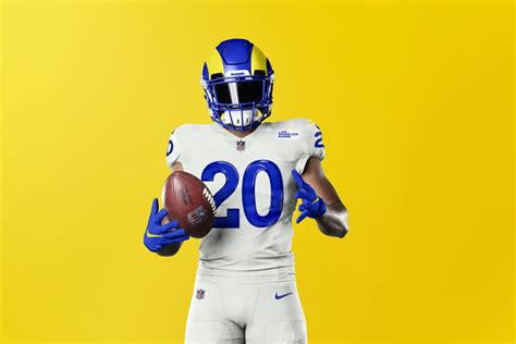 Rams unveil new uniforms with classic colors, modern twists