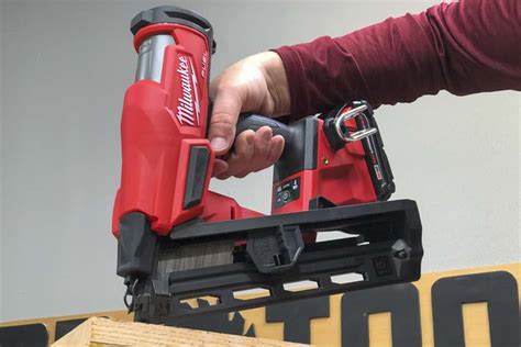 Milwaukee M18 Fuel Cordless 16-Gauge Finish Nailer Review 2841 - PTR