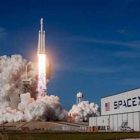 SpaceX ha lanciato il razzo Falcon Heavy con la Tesla Roadster di Elon Musk (Spacex)