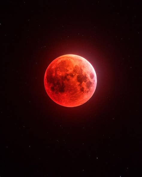 Red Moon Full HD Picture