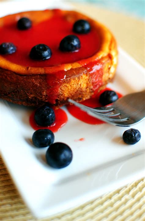 thebakedbeen: ricotta cheesecake with strawberry coulis