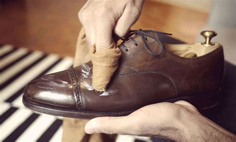 How To Shine Your Shoes [In Four Simple Steps]