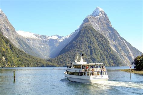 cruise-milford-sound-fiordland-national-park-te-anau-queenstown-fly ...