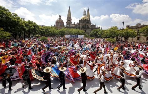 Mexique : Plus de 800 personnes réunies pour le record du monde de la ...