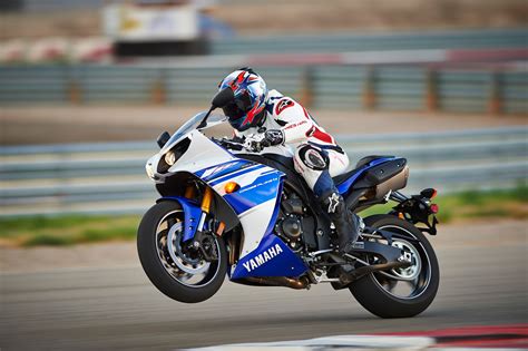 2014 Yamaha YZF-R1 Official Pictures and Prices - autoevolution