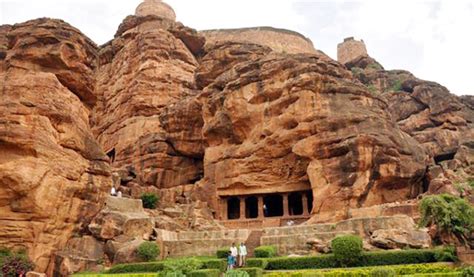 Bhimbetka Caves - Indpaedia