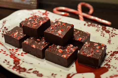 Playing with Flour: Easy-peasy peppermint fudge