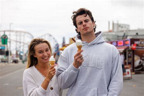 In pictures - Dirty Dancing musical cast recreate iconic dance move on Blackpool Beach - LancsLive