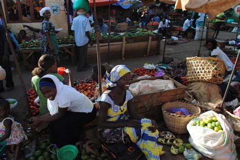 Hansens in Uganda: Views of Kampala and open market