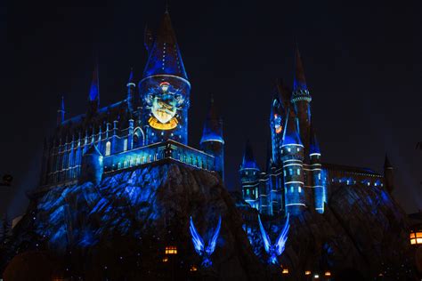 The Nighttime Lights at Hogwarts Castle | Universal's Islands of Adventure