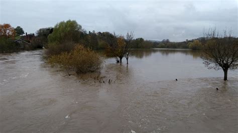 River Teme in flood at Knightwick © Peter Whatley cc-by-sa/2.0 ...