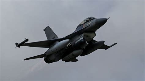 F-16 fighter jets: Biden to let allies supply warplanes in major boost for Kyiv - BBC News