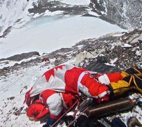 Dead Bodies on Mount Everest - many perfectly preserved bodies lie on ...