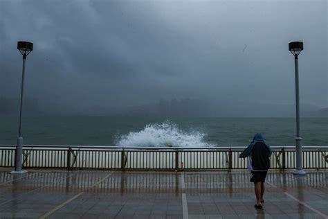 Storm Ma-on: Hong Kong Observatory lowers all typhoon warning signals ...