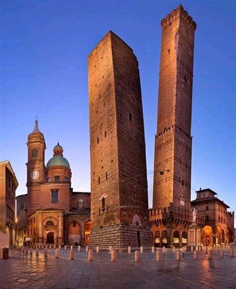 Torres de Bolonia, Italia | Bologna italy, Italy vacation, Italy tours