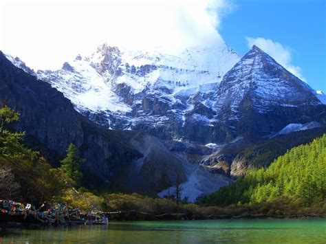 Meili Snow Mountain in Yunnan | WindhorseTour – China Tibet Travel Tour Guide & Service