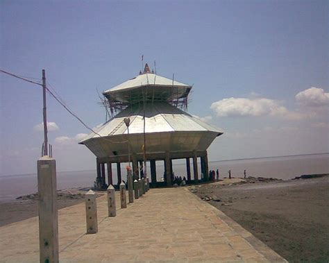 This temple in Gujarat disappears and remerges from the sea