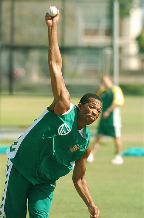 Makhaya Ntini bowls during practice | ESPNcricinfo.com