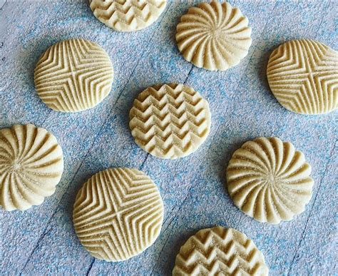 How To Make Stunning Cookies With Cookie Stamps - Your Baking Bestie