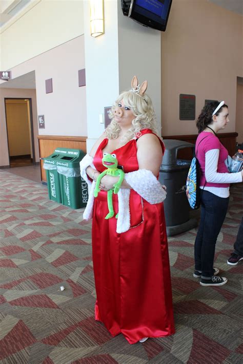 Fabulous Miss Piggy Halloween Costume