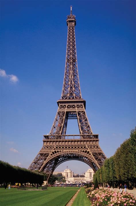 Eiffel Tower Postcard Definition And Meaning In English - MeaningKosh