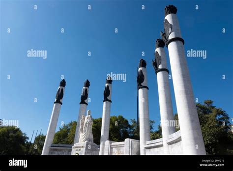 Los Ninos Heroes Monument In Mexico City Stock Photo - Alamy