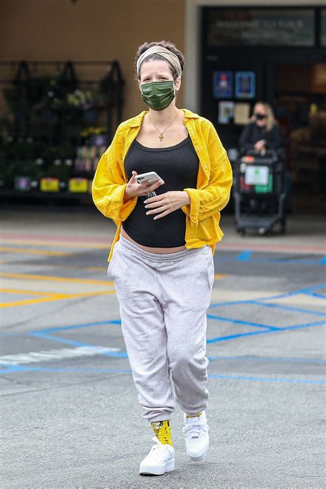 Pregnant HALSEY Out Shopping in Los Angeles 04/21/2021 – HawtCelebs