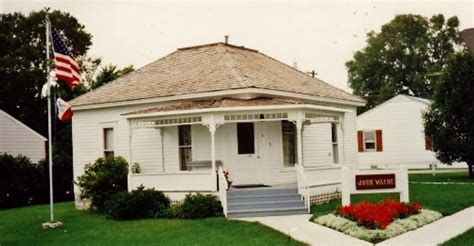 Winterset, Iowa: The Birthplace of John Wayne - WanderWisdom