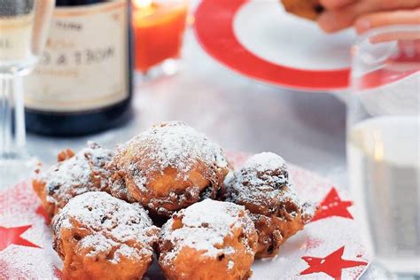 Oliebollen with apple, raisins and currants - Recipe Guide