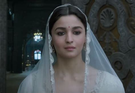 Alia Bhatt in Kalank Movie - Stunning Looks