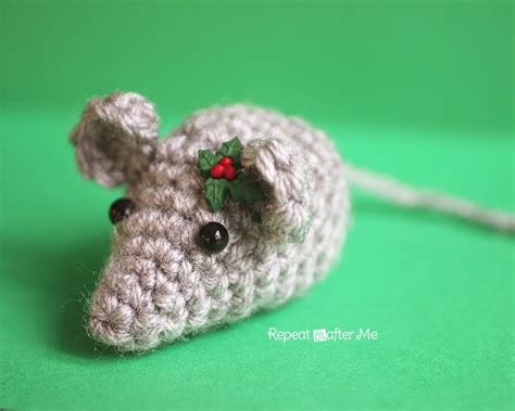 Tiny Crochet Mouse - Repeat Crafter Me