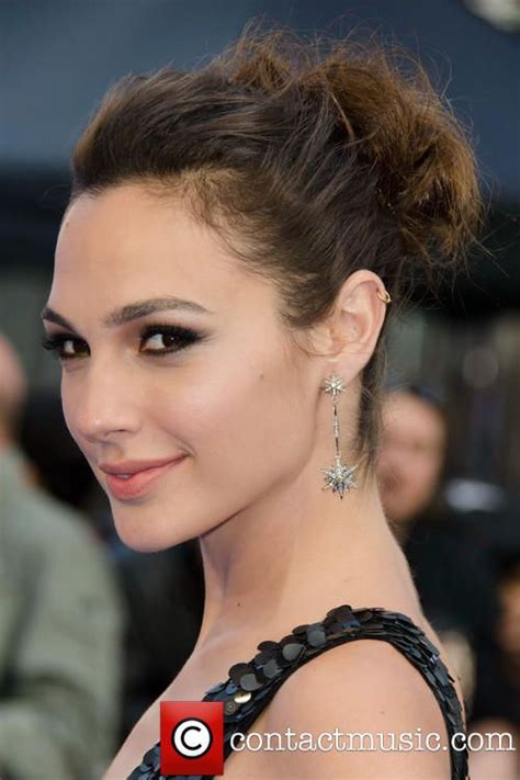 Gal Gadot's earrings Beautiful People, Most Beautiful, Gorgeous, Hello ...