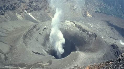 Volcano Erupts on South-western Japanese Island - Arabian Daily News