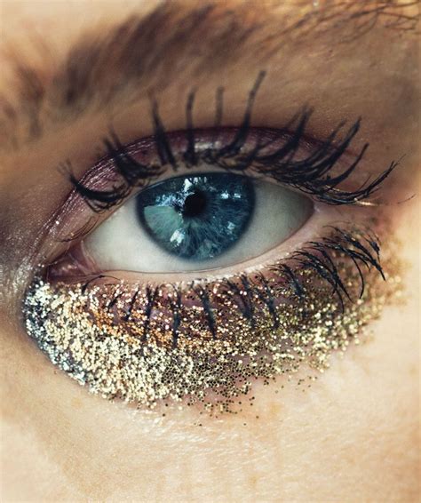 gold glitter | Glitter eyeshadow, Glitter makeup, Glitter eyes