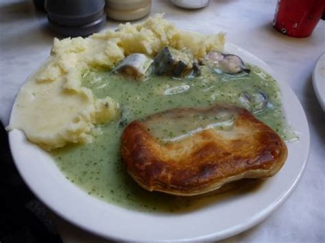 Jellied eels, fish pie and mashed potatoes : r/shittyfoodporn