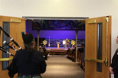 Hundreds pay tribute in deputy’s memorial