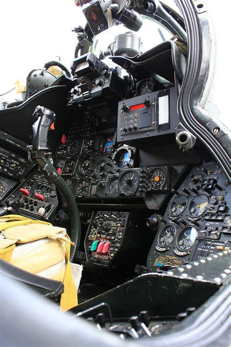 Mil Mi 35 Hind | Helicopter cockpit, Military aircraft, Flying vehicles