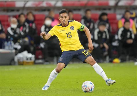 Ecuador returns to the World Cup under Argentine coach | AP News